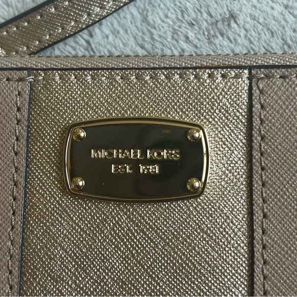 MICHAEL KORS Wristlet (Excellent Condition) - Picture 3 of 7